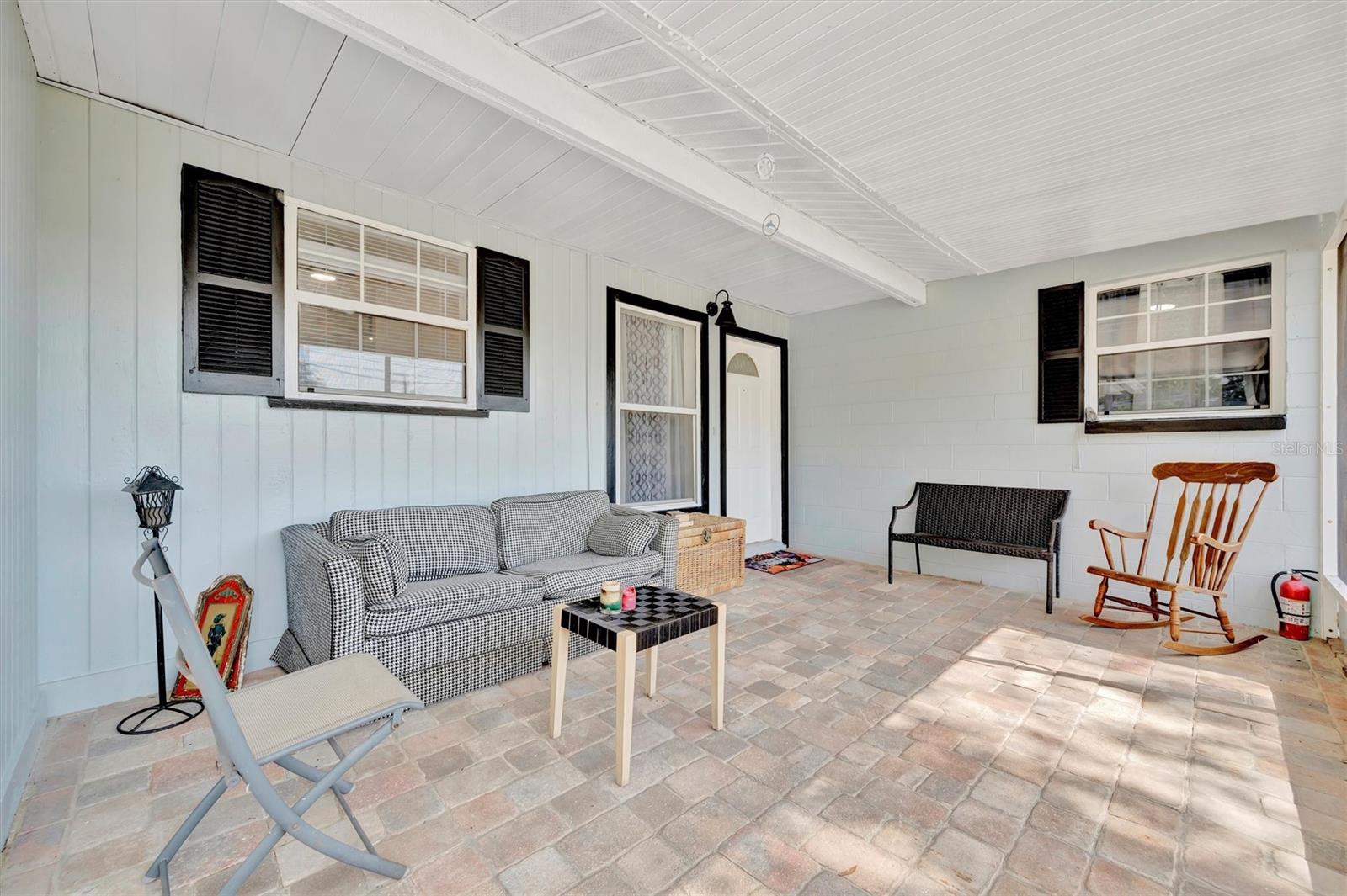 Listing photo id 1 for 15591 Darien Way
