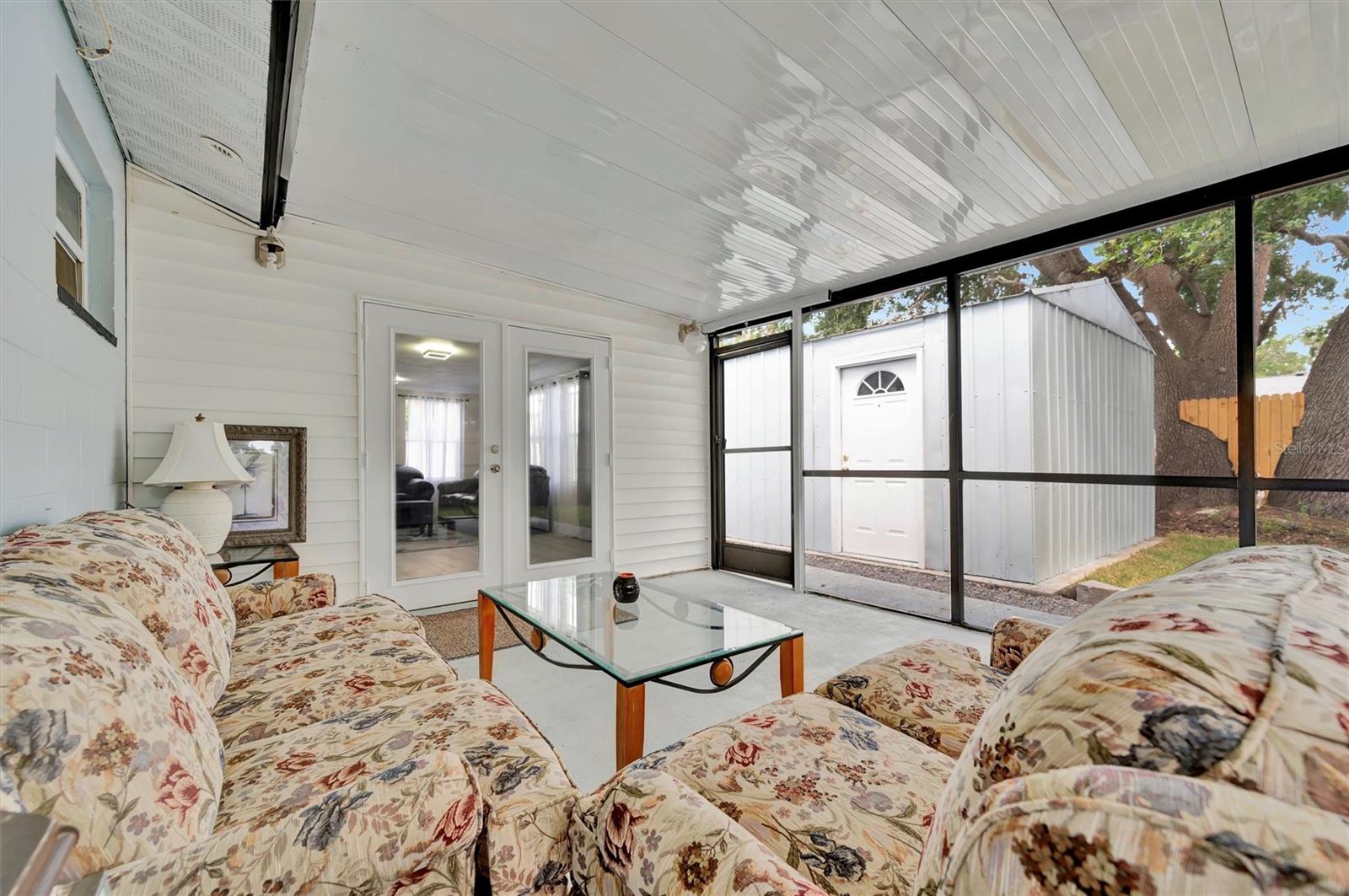 Listing photo id 30 for 15591 Darien Way