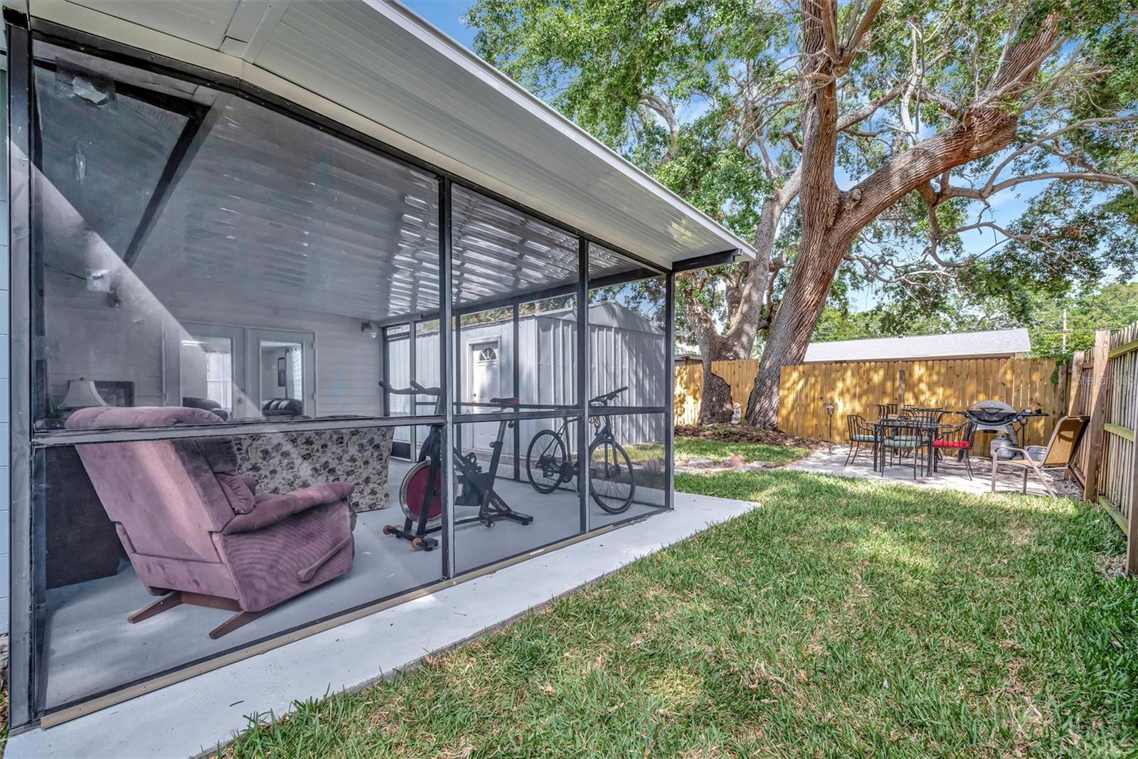 Listing photo id 33 for 15591 Darien Way