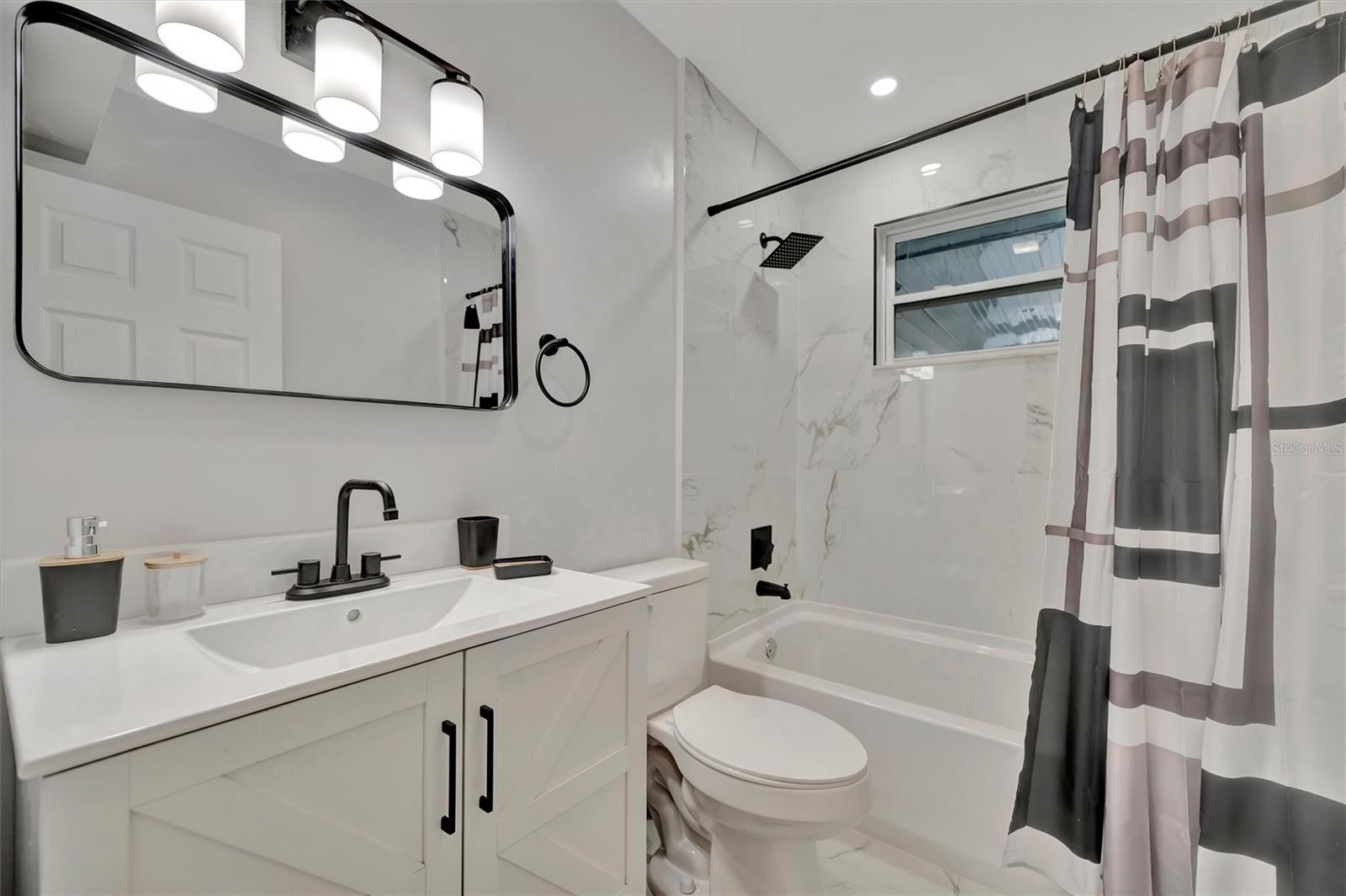 Listing photo id 35 for 15591 Darien Way