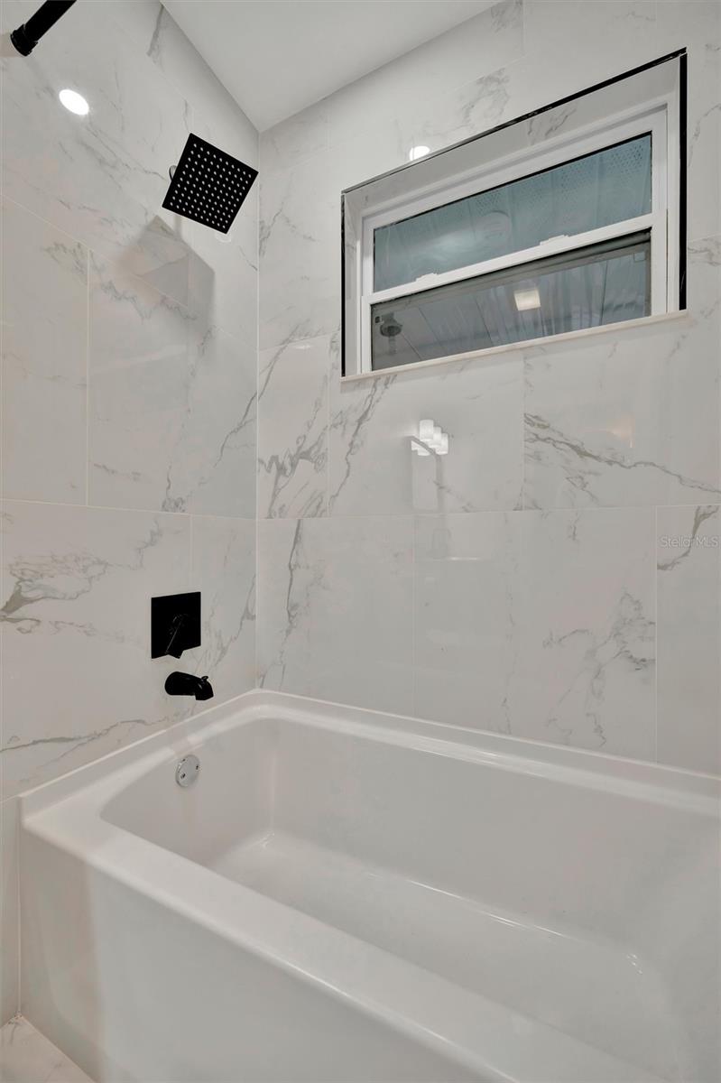Listing photo id 36 for 15591 Darien Way