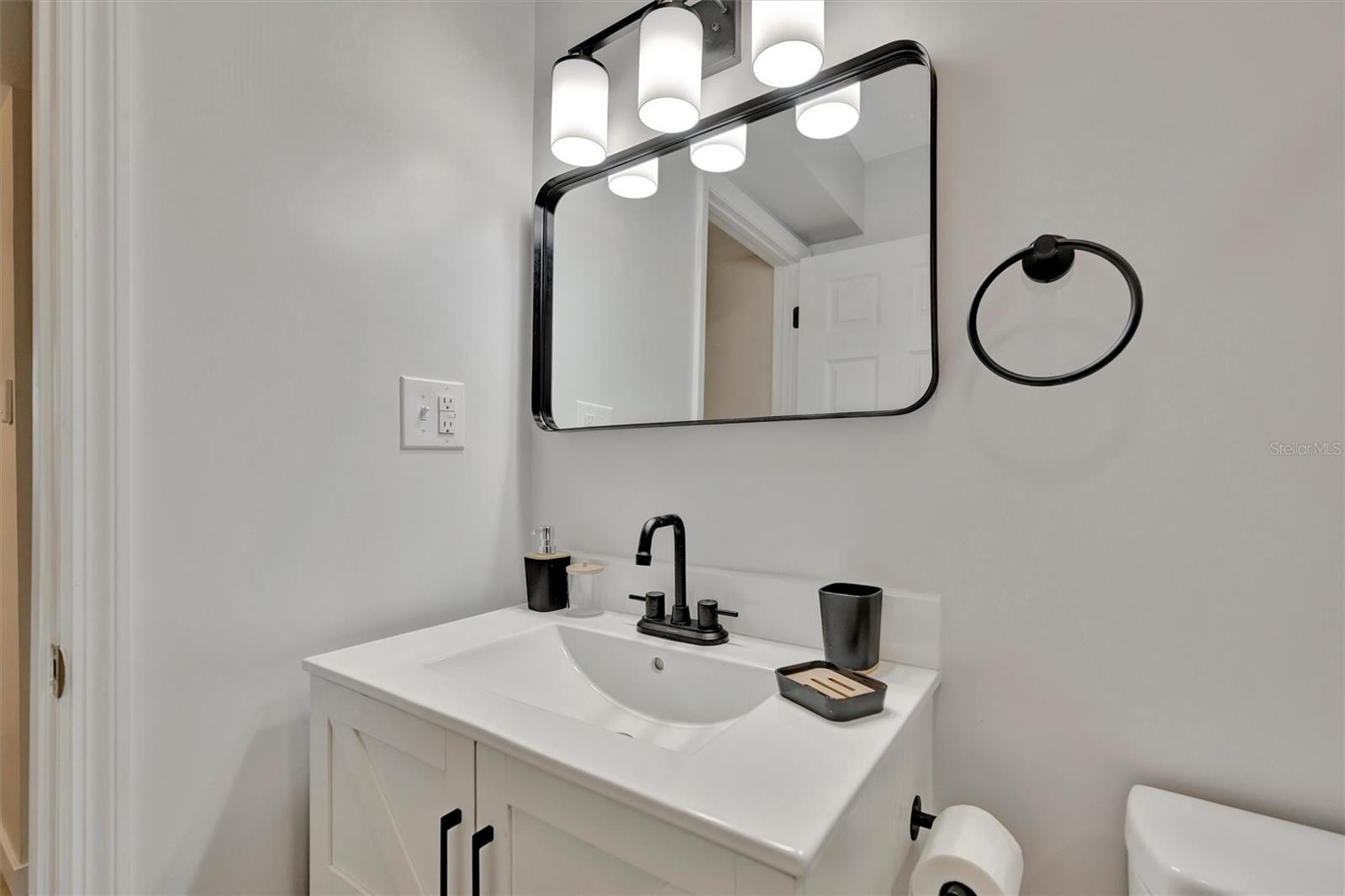 Listing photo id 37 for 15591 Darien Way