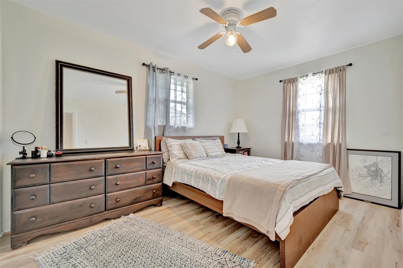 Listing photo id 38 for 15591 Darien Way