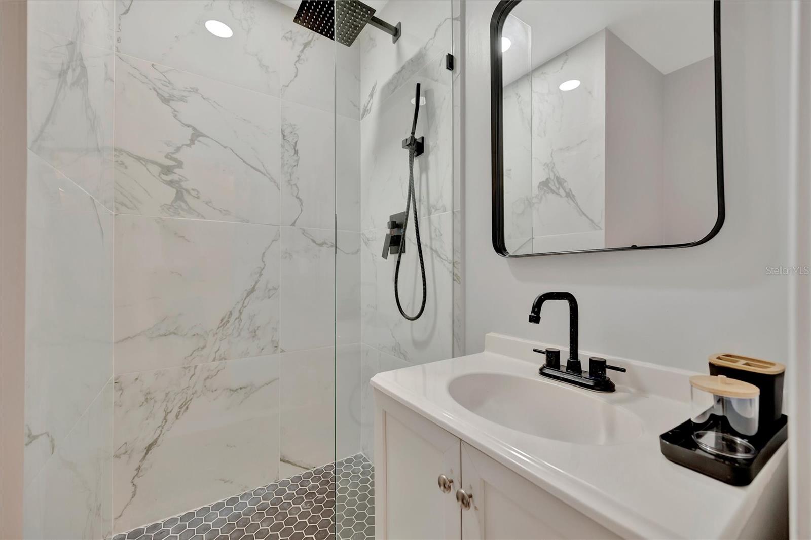Listing photo id 43 for 15591 Darien Way
