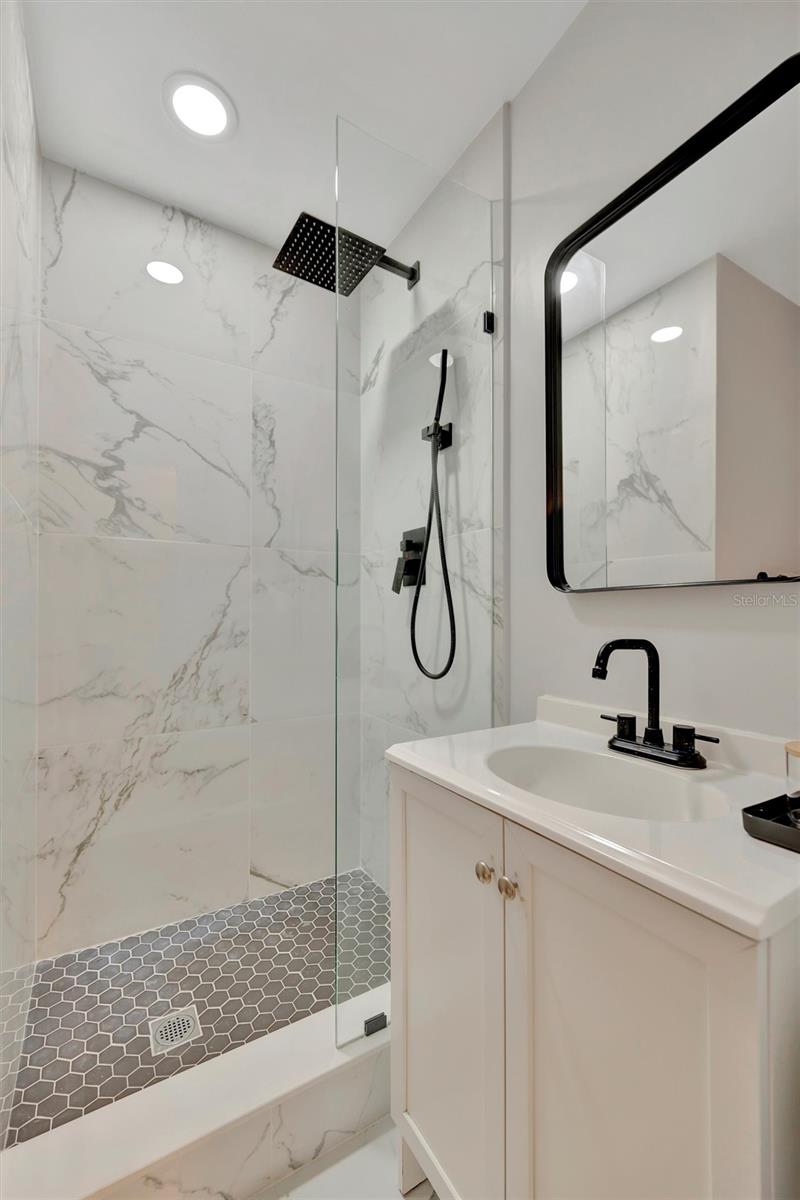 Listing photo id 44 for 15591 Darien Way