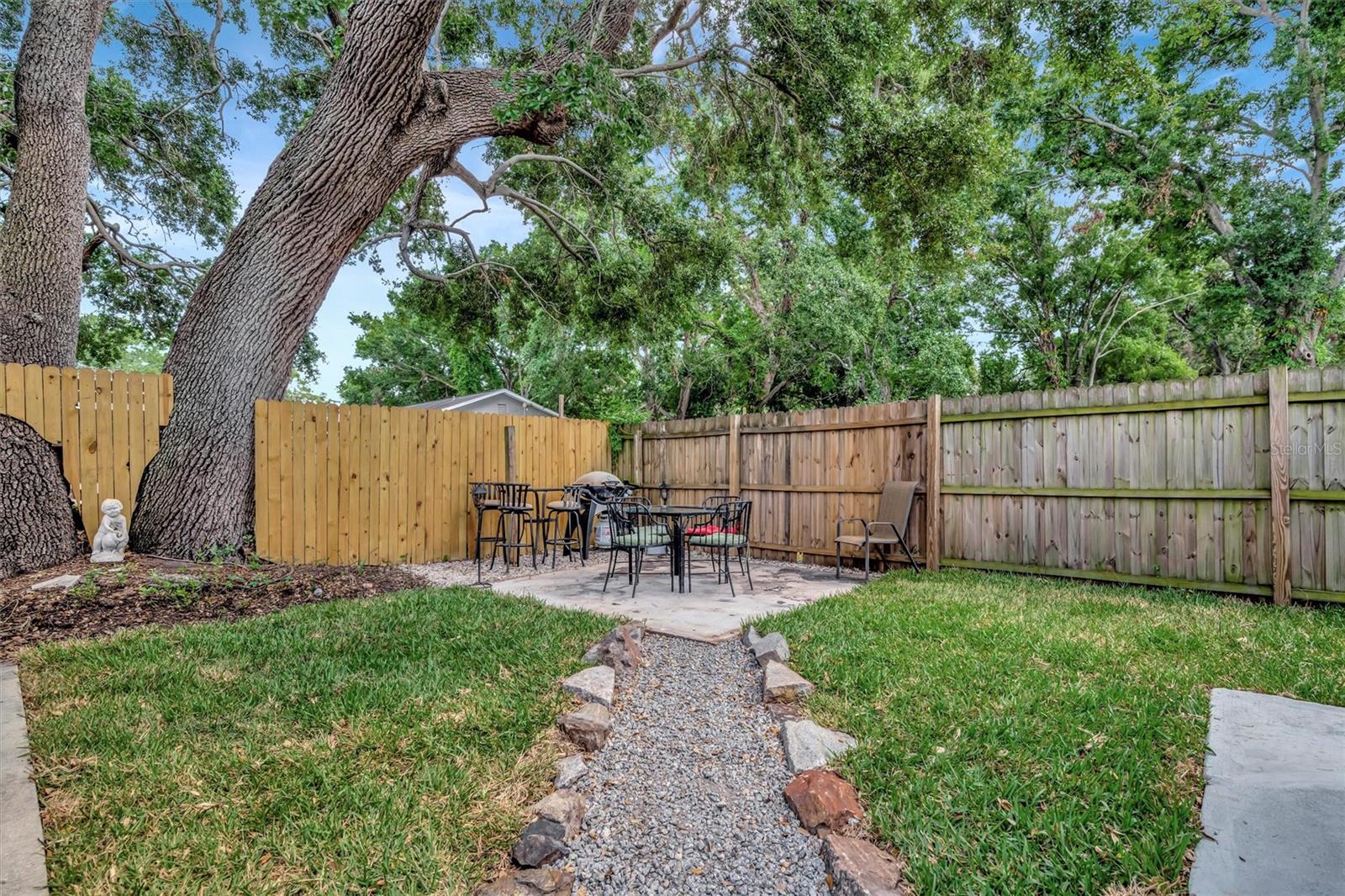 Listing photo id 46 for 15591 Darien Way