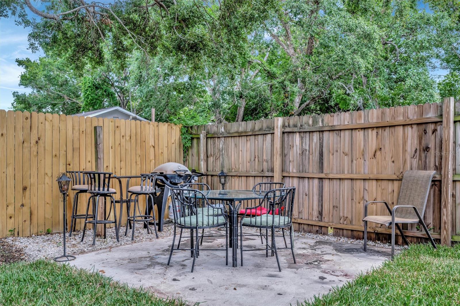 Listing photo id 47 for 15591 Darien Way