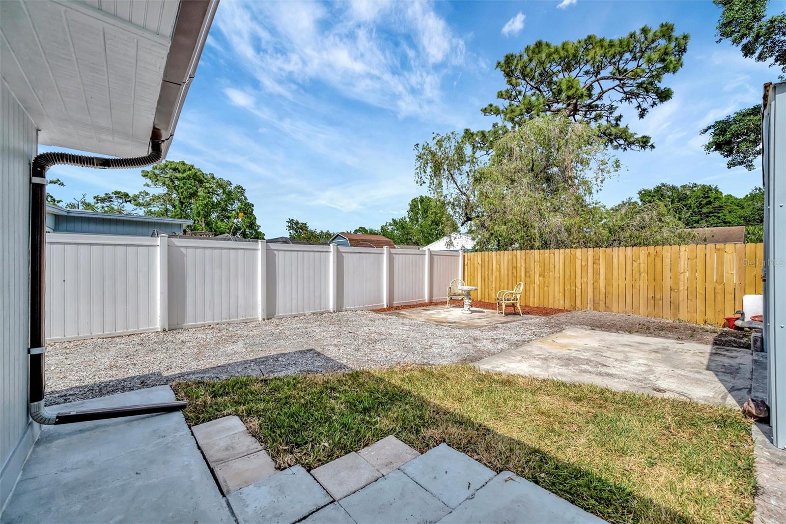 Listing photo id 51 for 15591 Darien Way