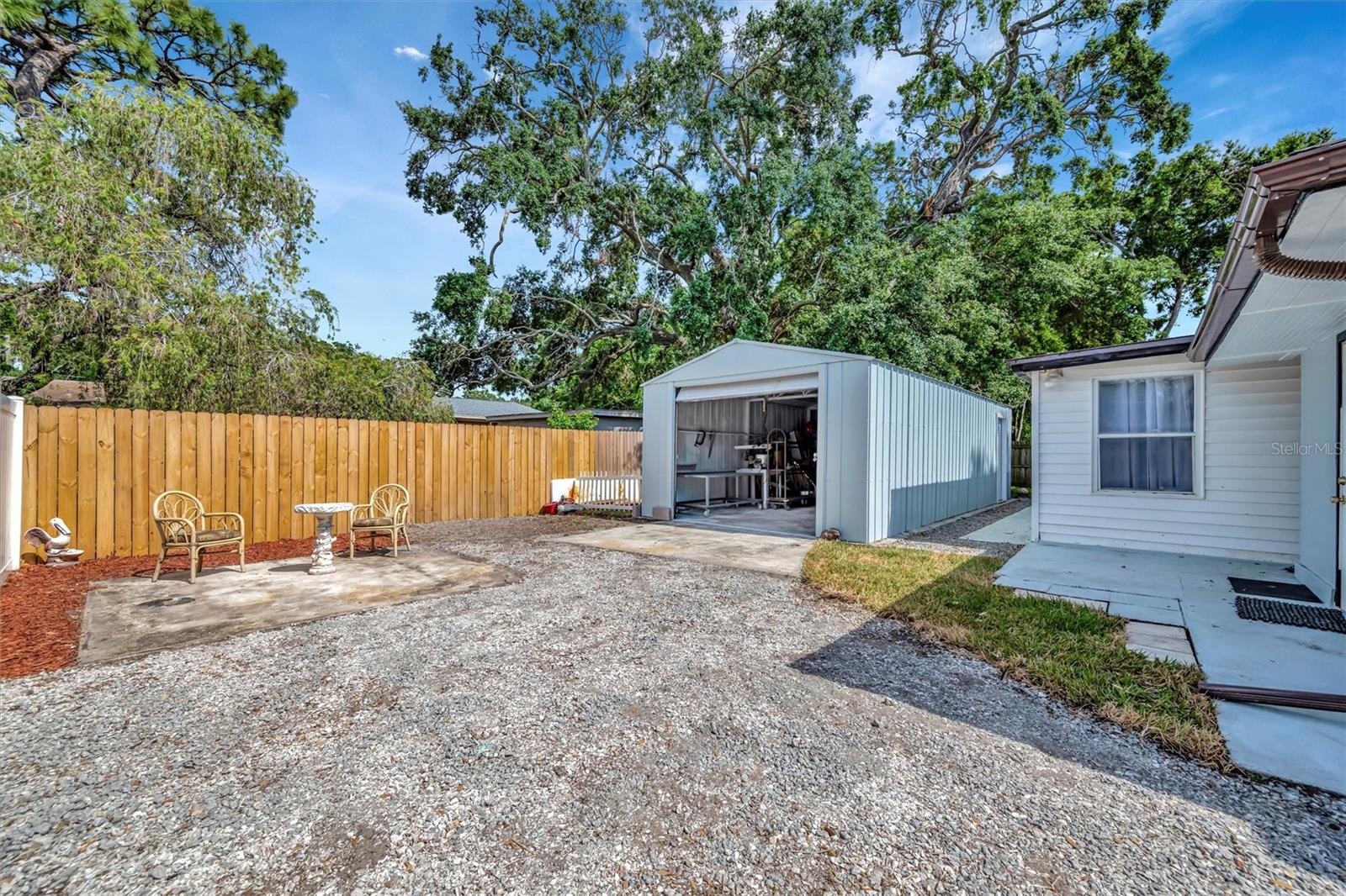 Listing photo id 52 for 15591 Darien Way