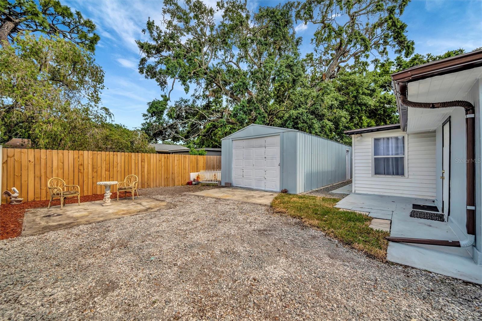 Listing photo id 54 for 15591 Darien Way