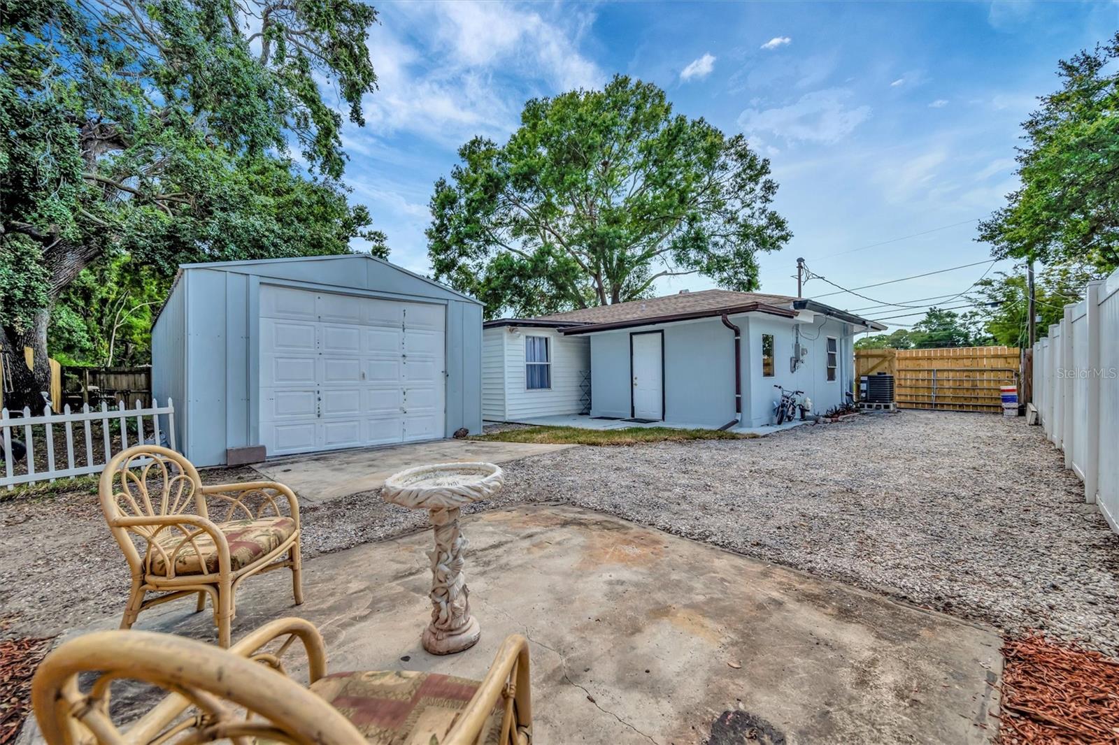 Listing photo id 55 for 15591 Darien Way