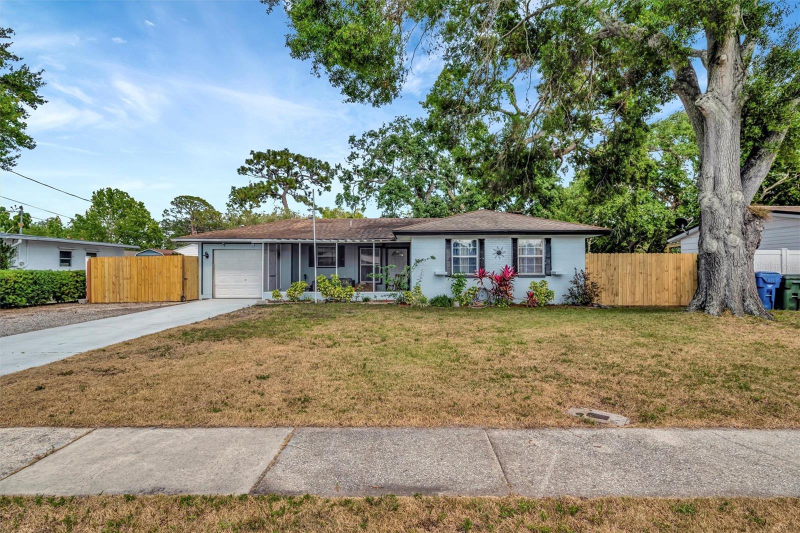 Listing photo id 56 for 15591 Darien Way