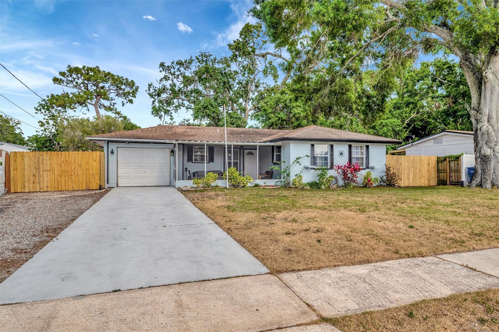 Listing photo id 57 for 15591 Darien Way