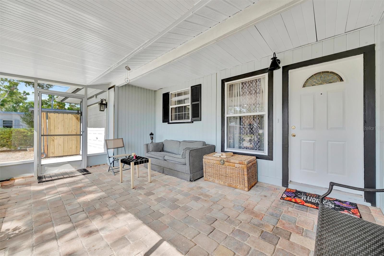 Listing photo id 4 for 15591 Darien Way