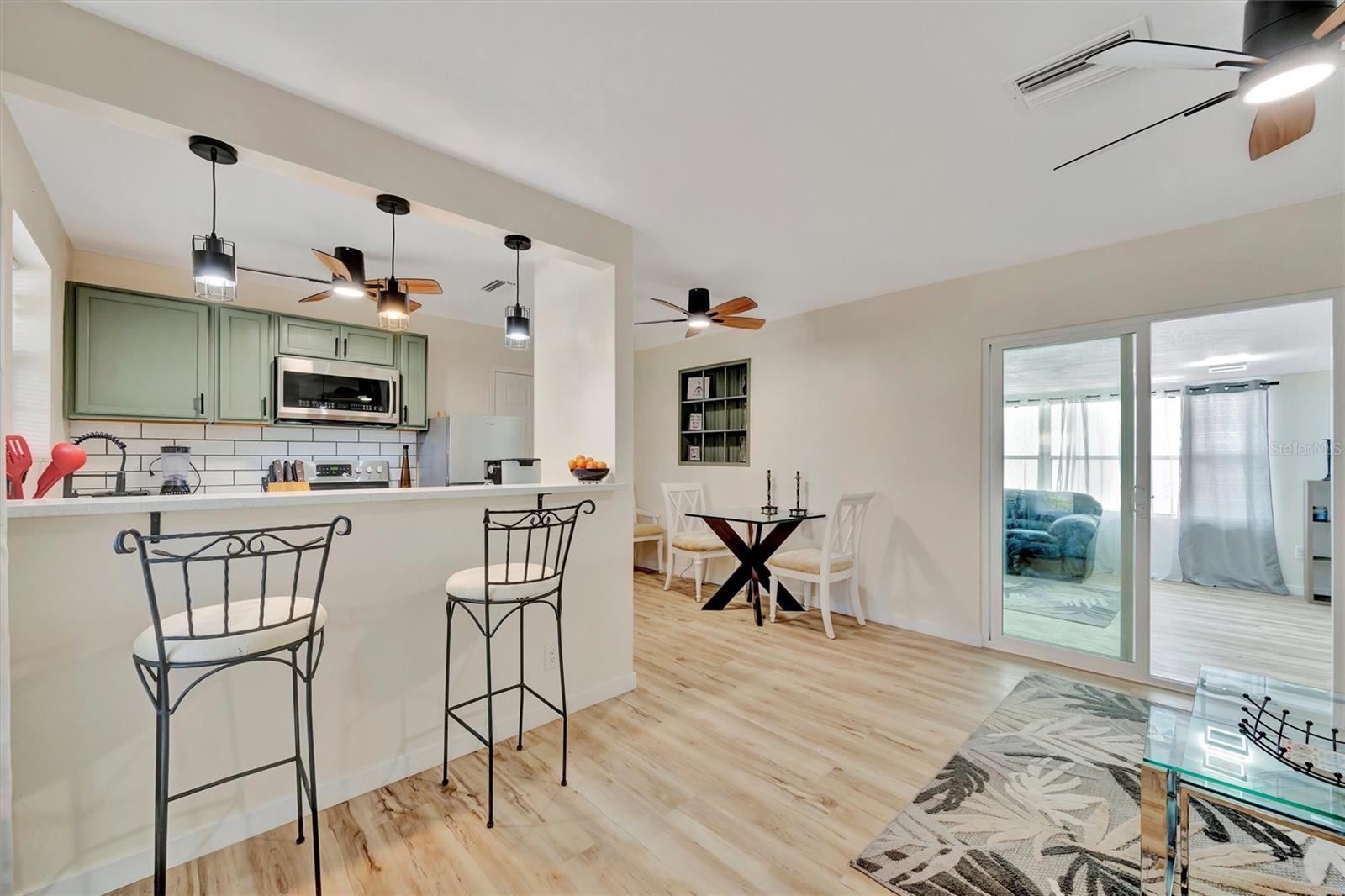 Listing photo id 5 for 15591 Darien Way