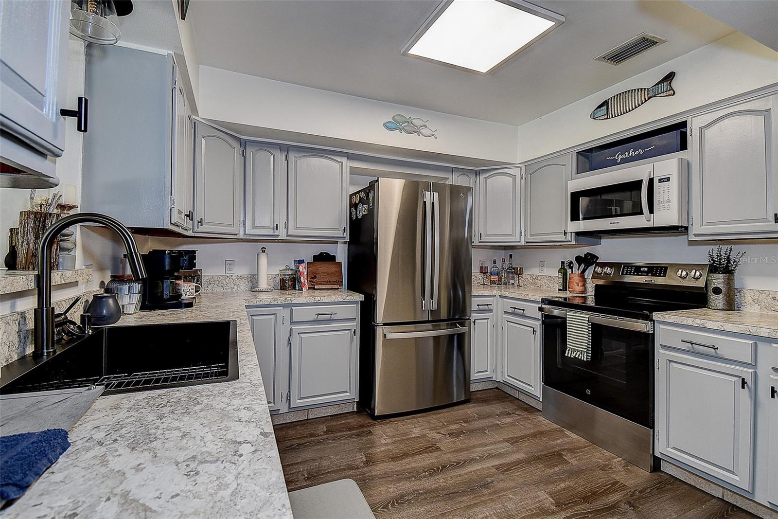 Image 14 of 35 For 8497 137th Street
