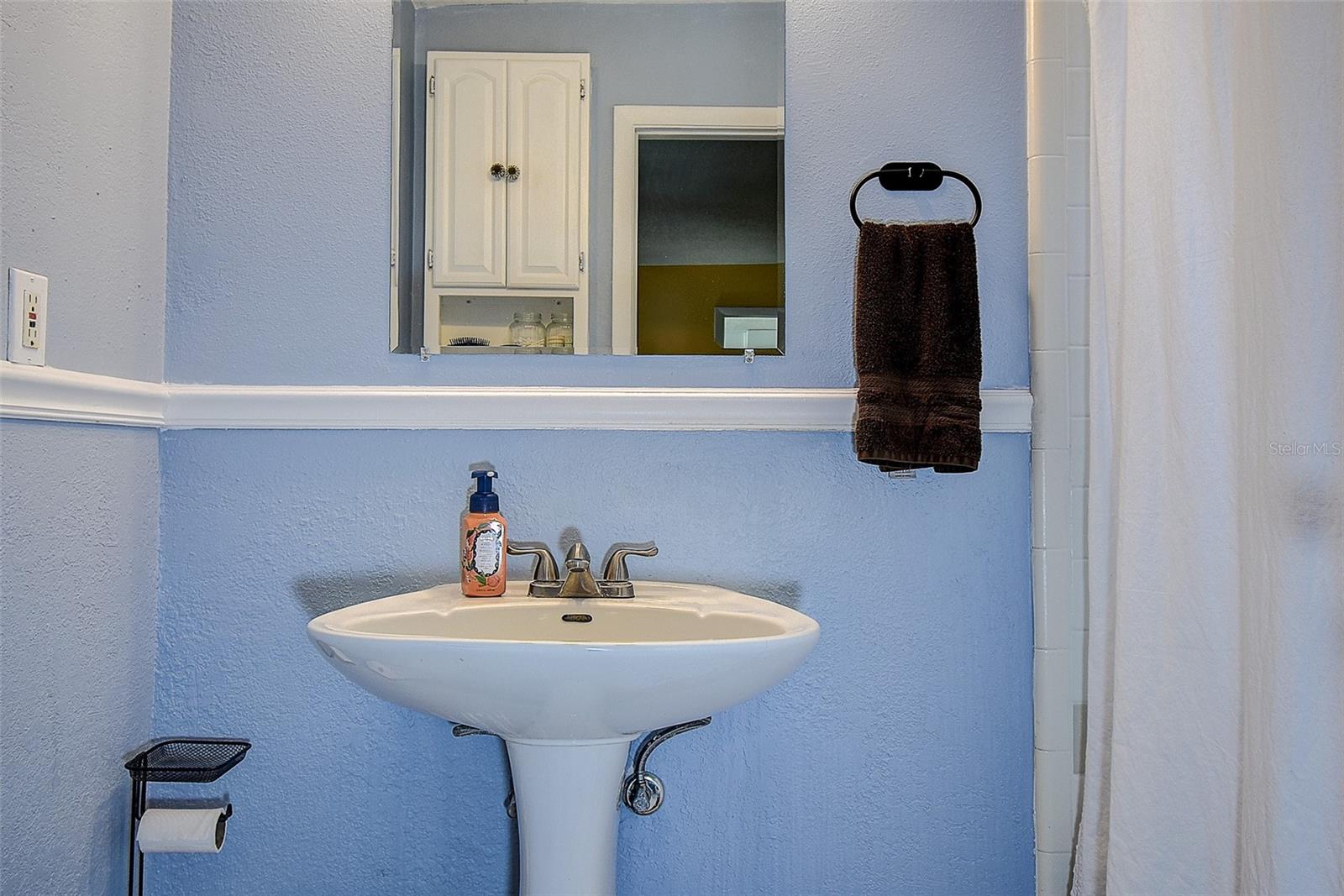 Image 21 of 35 For 8497 137th Street