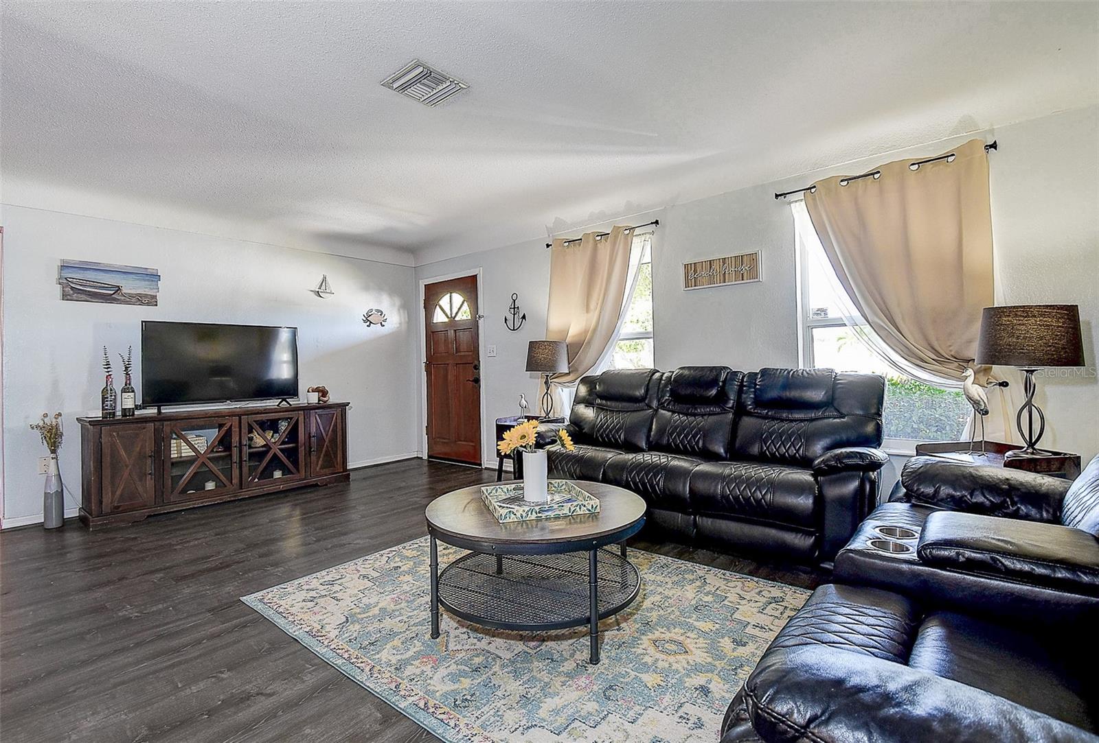 Image 6 of 35 For 8497 137th Street