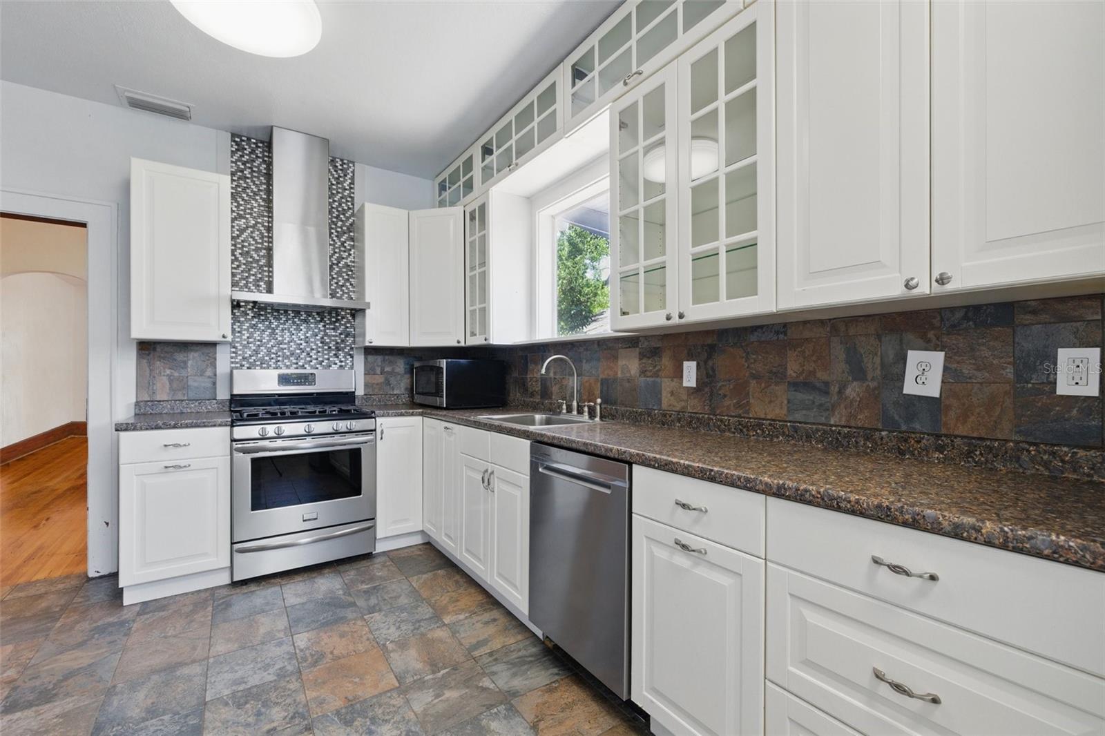 Image 12 of 35 For 2710 8th Avenue N