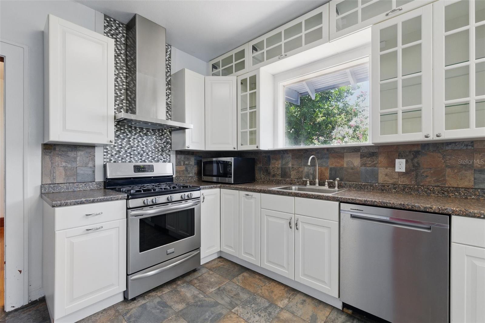 Image 13 of 35 For 2710 8th Avenue N