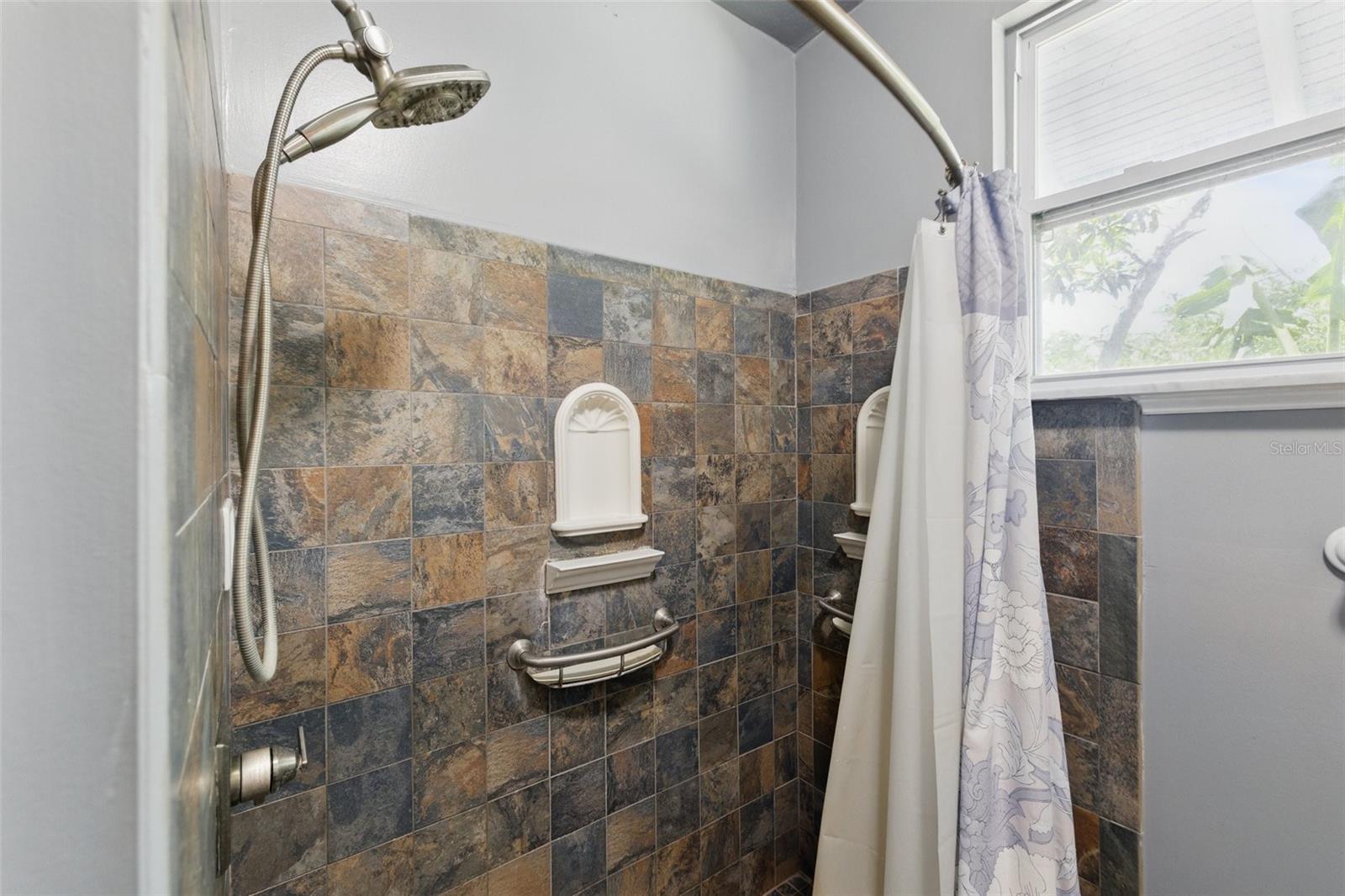 Image 21 of 35 For 2710 8th Avenue N