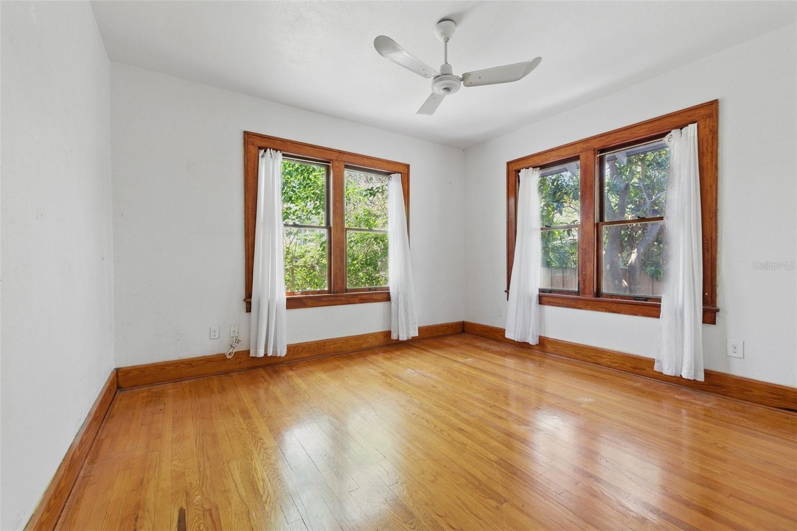 Image 22 of 35 For 2710 8th Avenue N