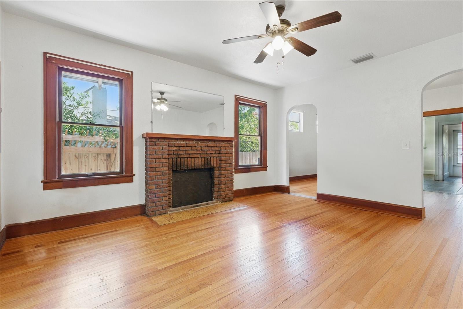 Image 8 of 35 For 2710 8th Avenue N