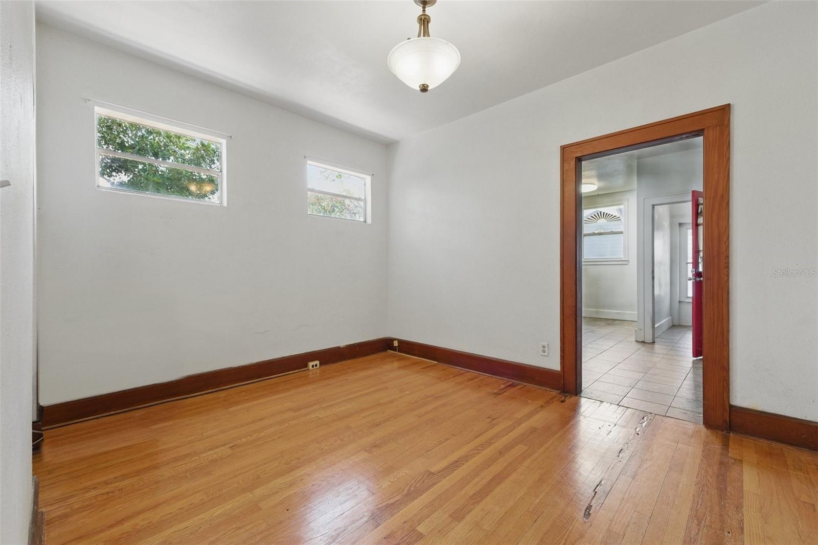 Image 9 of 35 For 2710 8th Avenue N