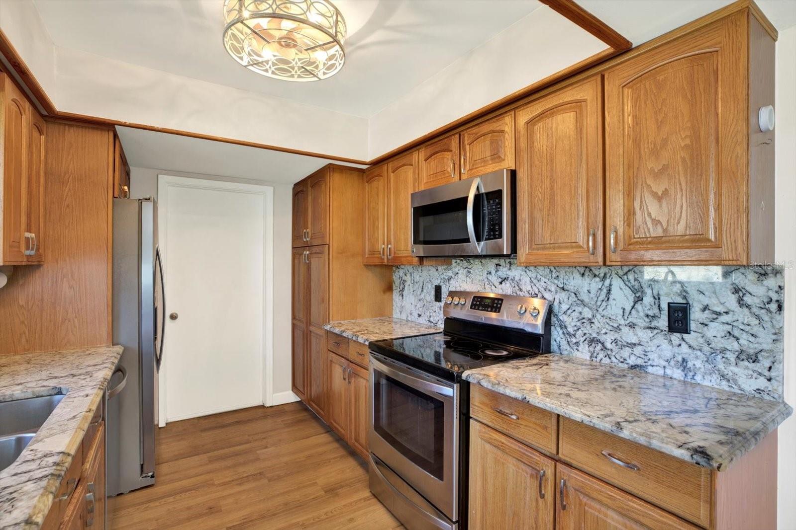 Image 6 of 38 For 8520 Woodall Court
