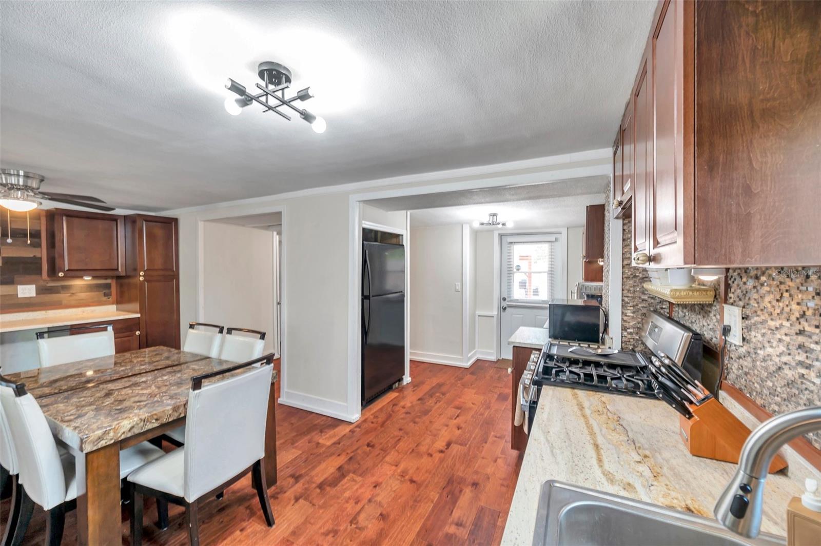 Image 18 of 57 For 1111 32nd Street N