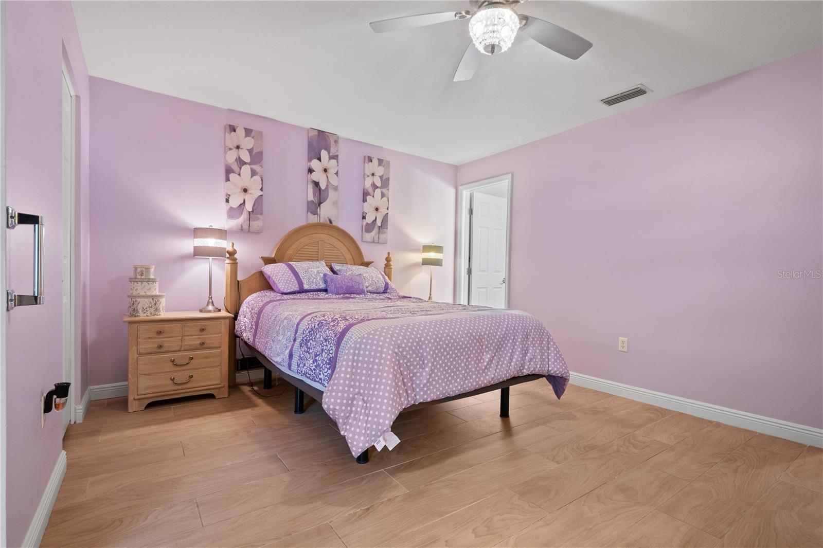 Image 15 of 28 For 1300 Shady Pine Way  B