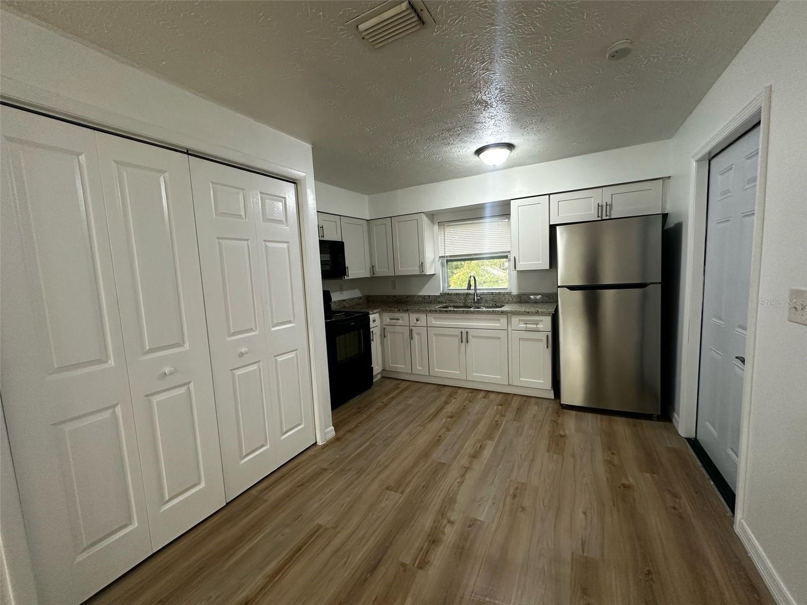 Image 2 of 14 For 4009 Bird Street A