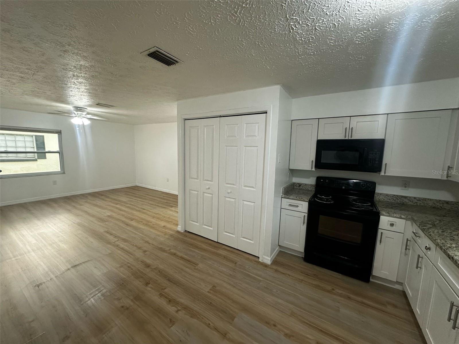 Image 7 of 14 For 4009 Bird Street A