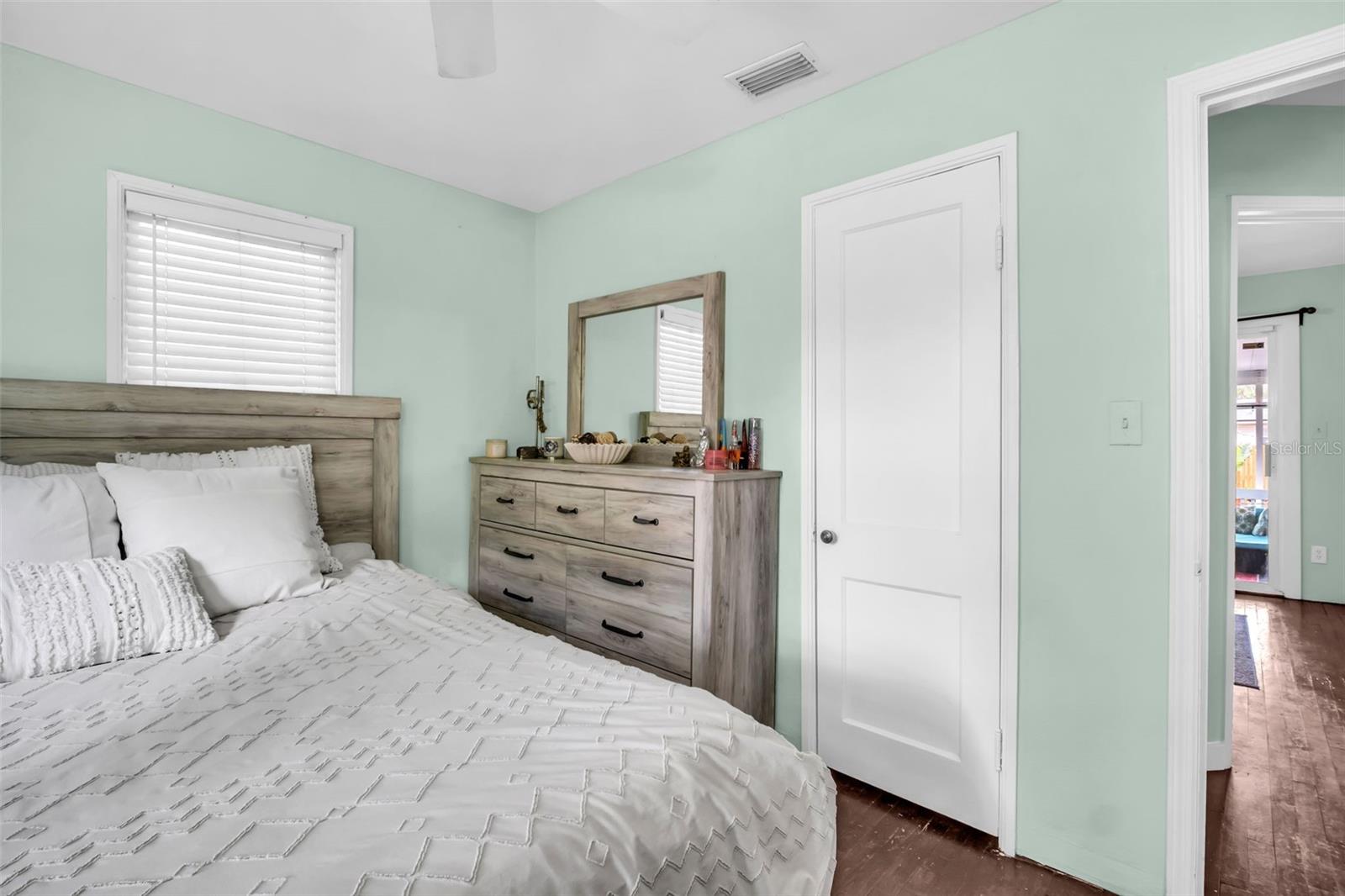 Image 16 of 38 For 3621 18th Street N