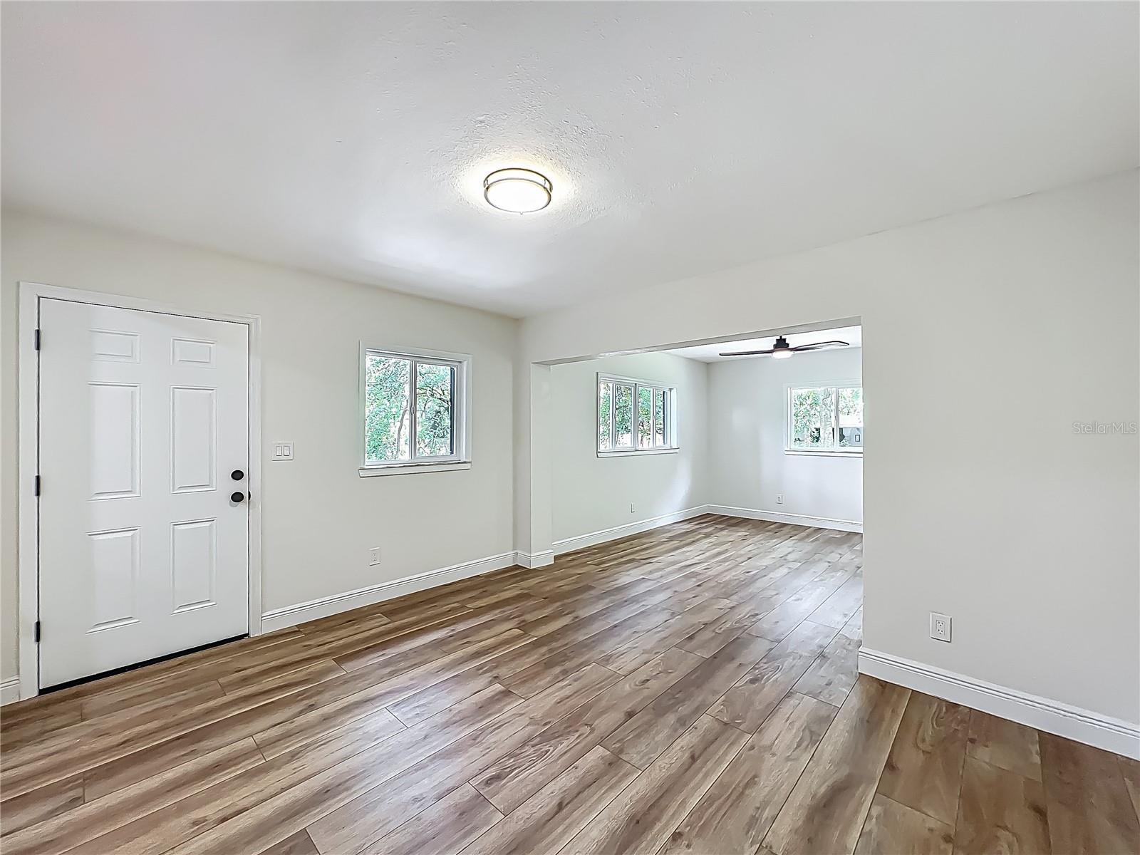 Listing photo id 12 for 6901 19th Street