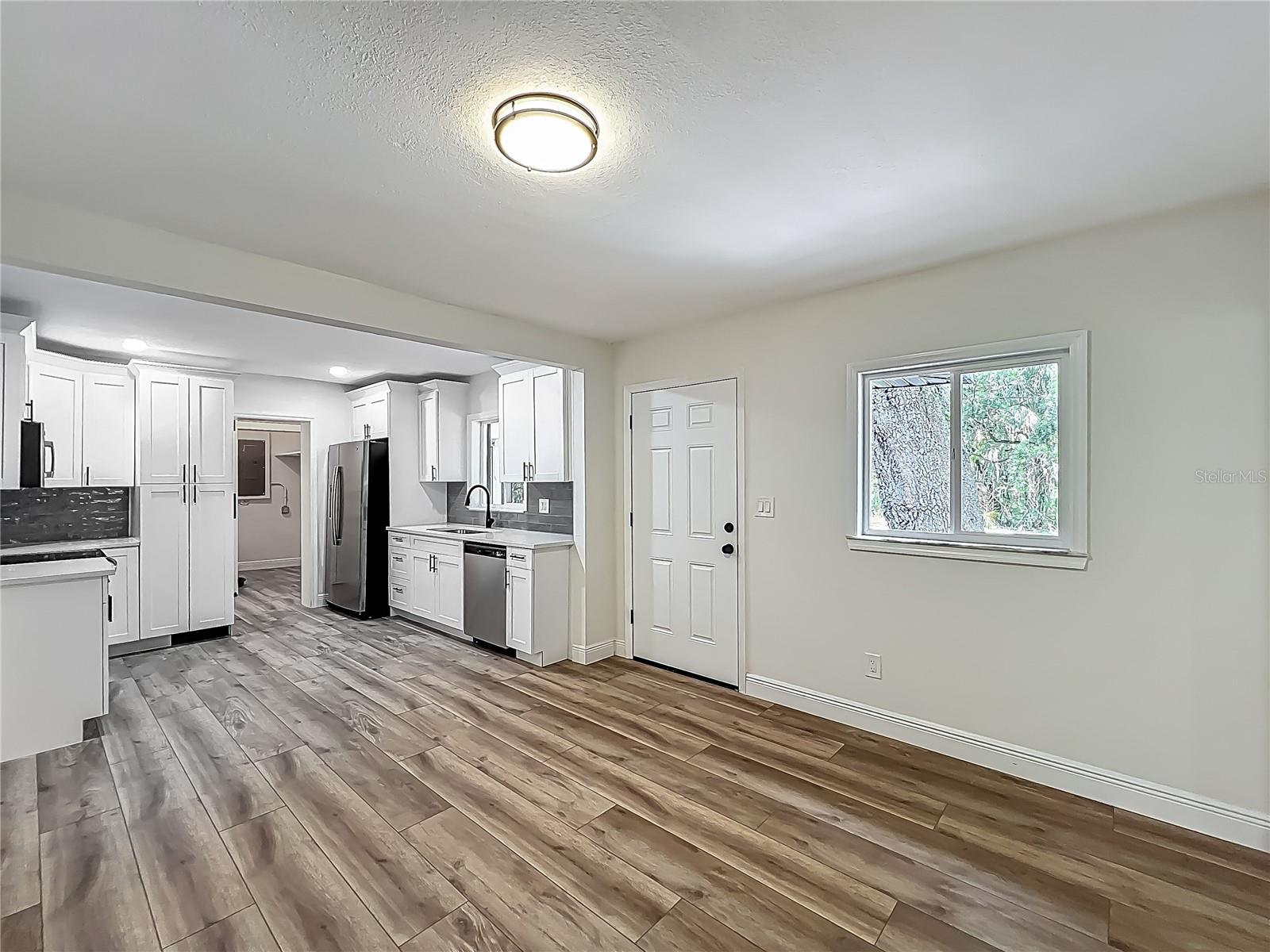Listing photo id 15 for 6901 19th Street