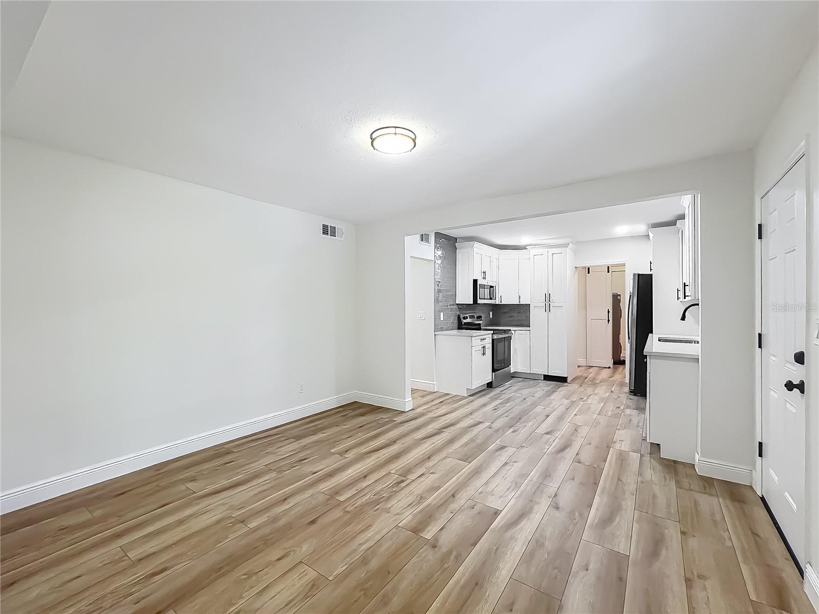 Listing photo id 16 for 6901 19th Street