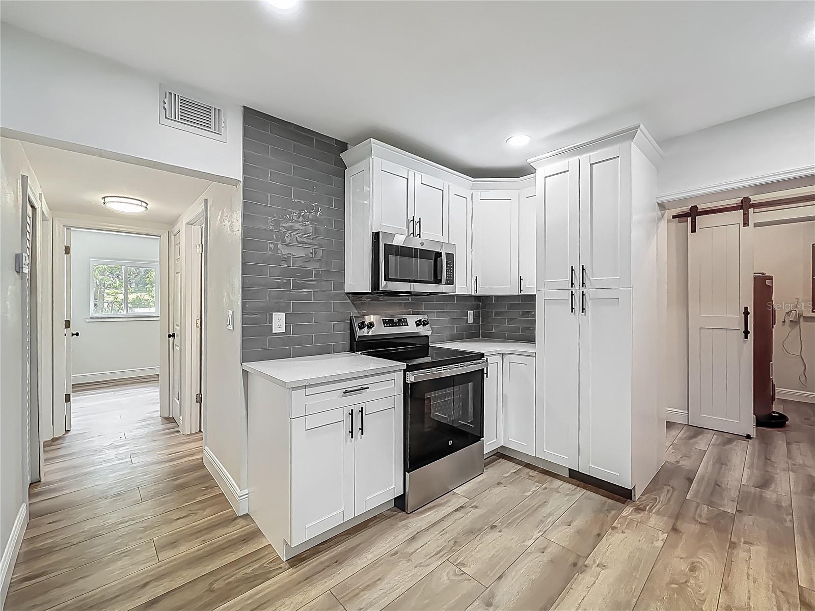 Listing photo id 22 for 6901 19th Street