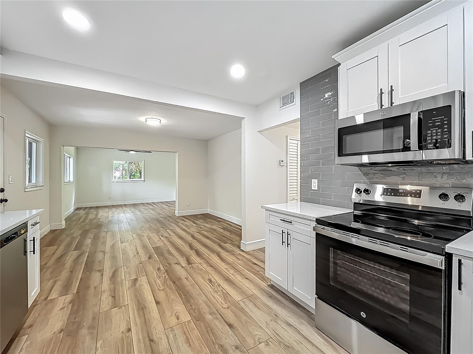 Listing photo id 24 for 6901 19th Street