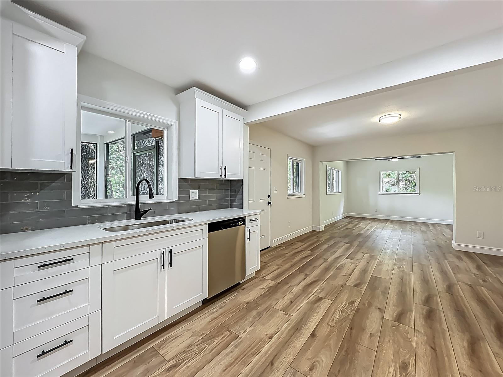 Listing photo id 25 for 6901 19th Street