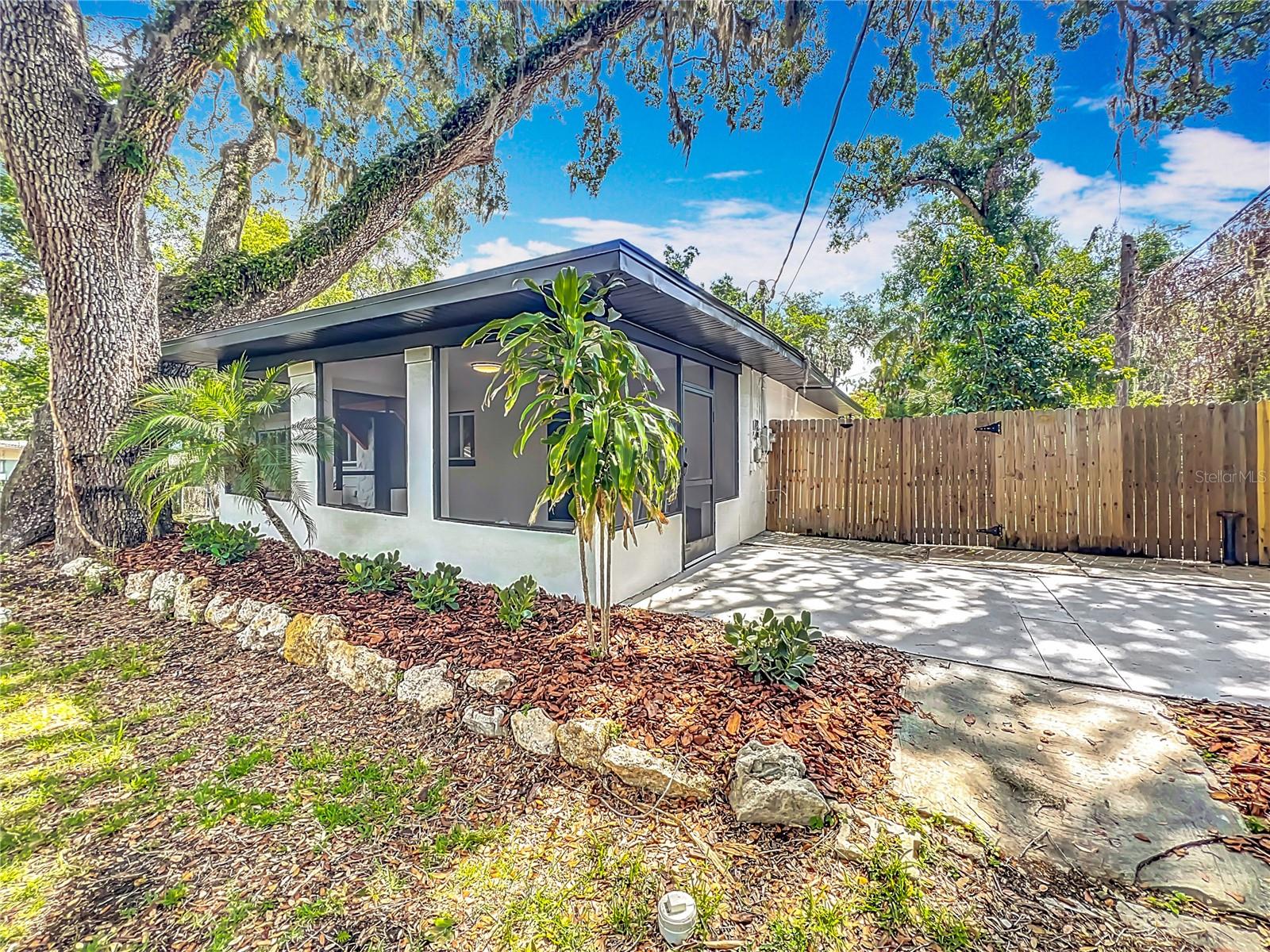 Listing photo id 42 for 6901 19th Street