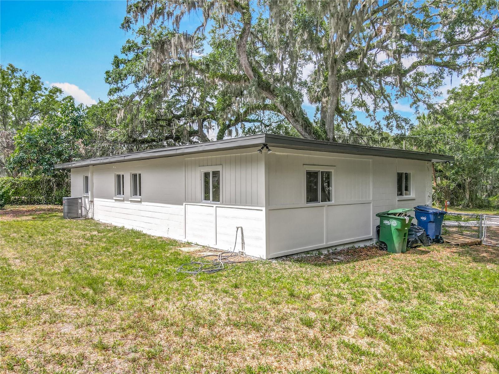 Listing photo id 47 for 6901 19th Street