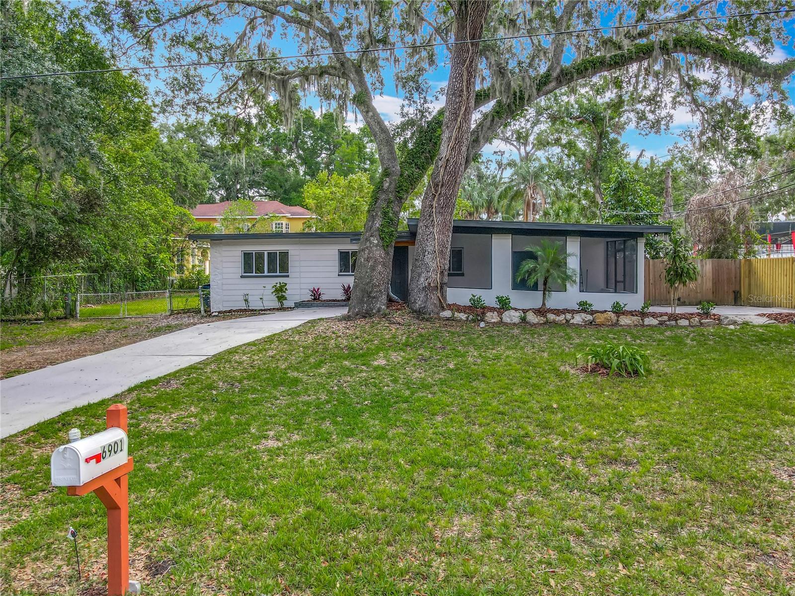 Listing photo id 5 for 6901 19th Street