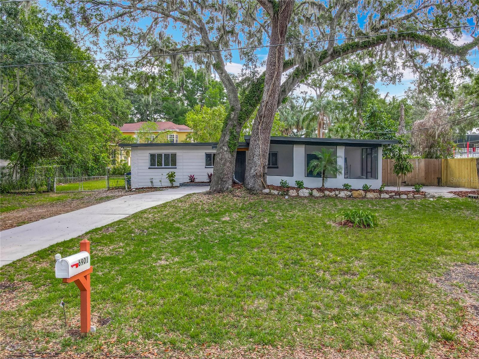 Listing photo id 6 for 6901 19th Street
