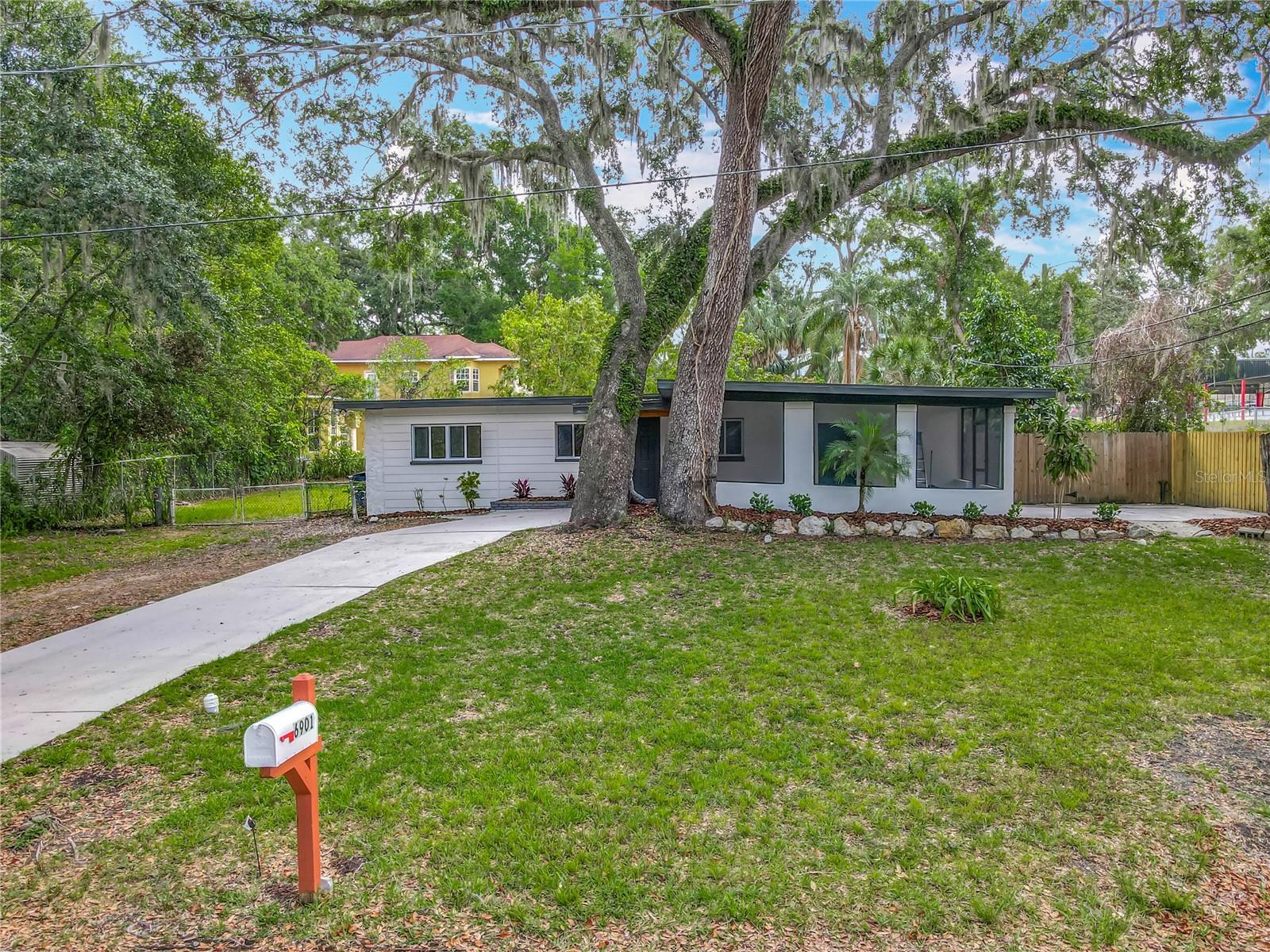 Listing photo id 7 for 6901 19th Street