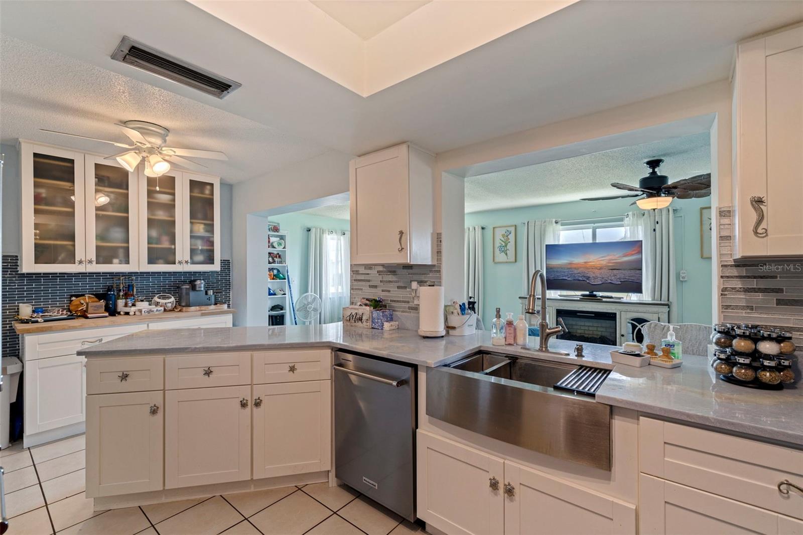 Listing photo id 11 for 9511 45th Street N 9511