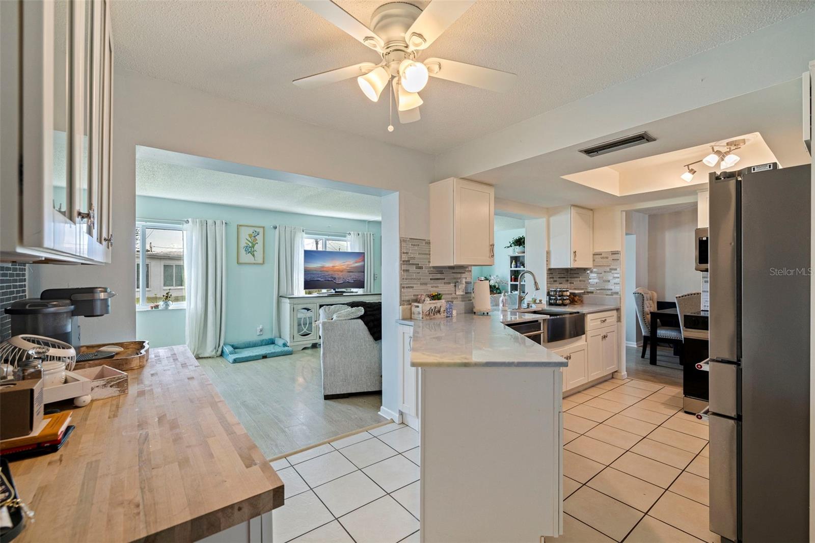 Listing photo id 12 for 9511 45th Street N 9511