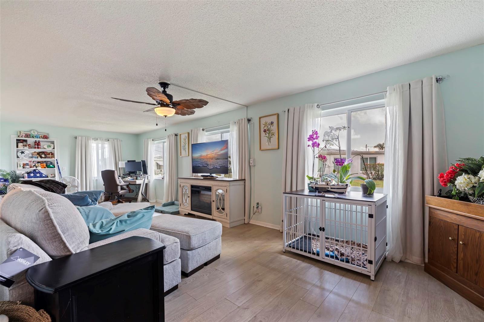 Listing photo id 13 for 9511 45th Street N 9511