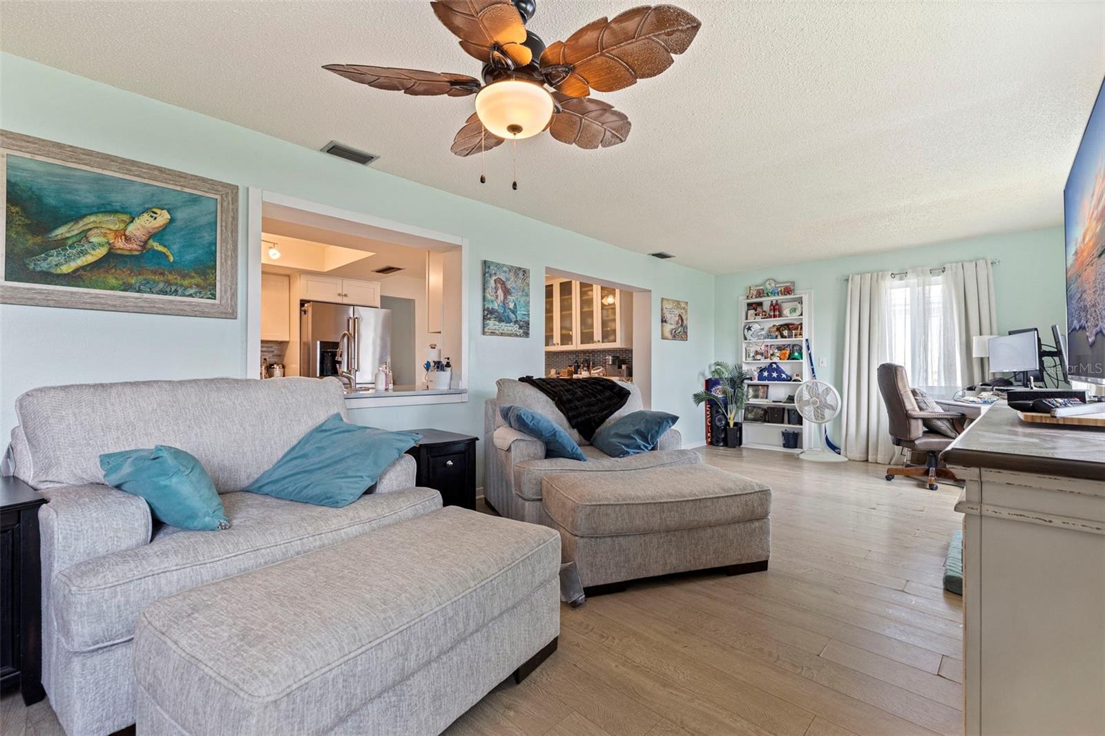 Listing photo id 14 for 9511 45th Street N 9511