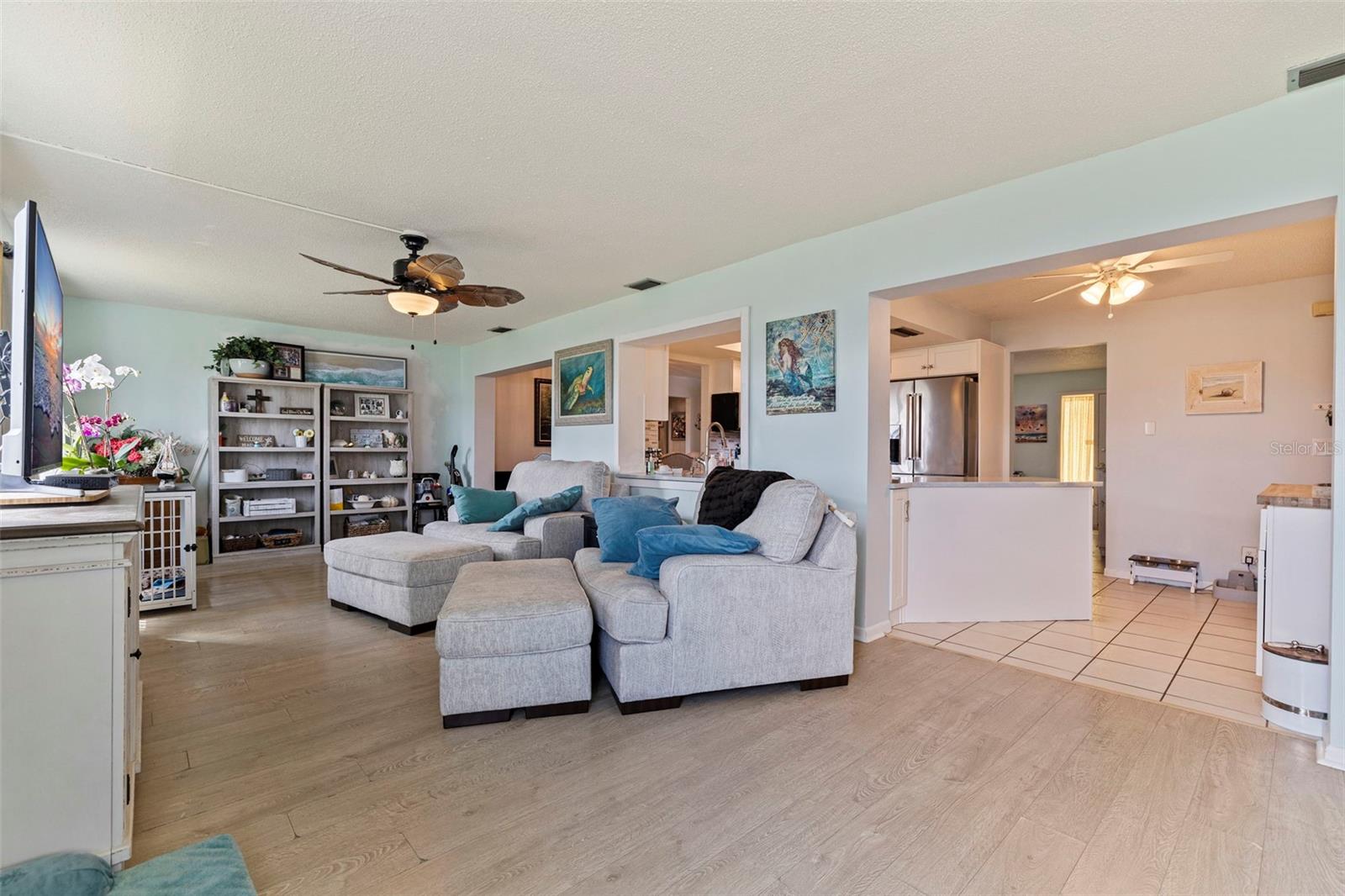 Listing photo id 15 for 9511 45th Street N 9511